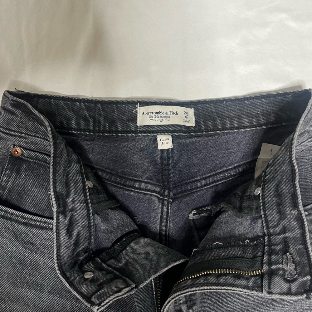 Abercrombie The 90s Straight Ultra High Rise Jeans - Picture 3 of 6